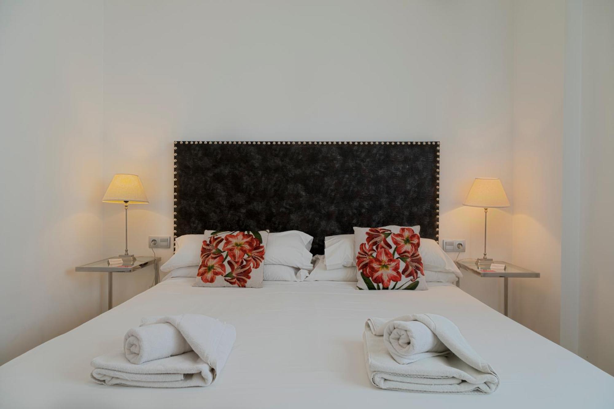 Caleta Homes - Apartamentos Pompidou Малага Стая снимка